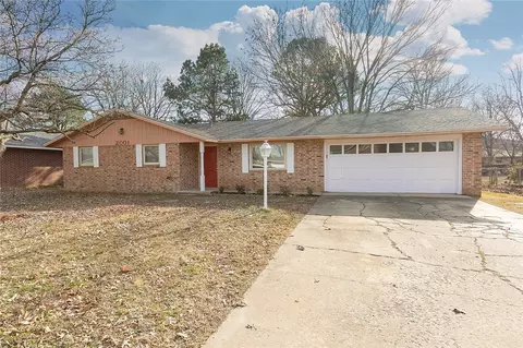 2001 Robyn Rd, Springdale, AR 72762