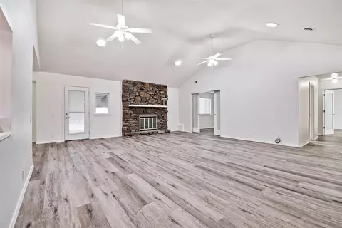 1607 W Mimosa St, Rogers, AR 72758