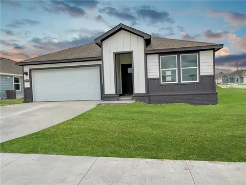 4398 W Canyon Run Dr, Fayetteville, AR 72704