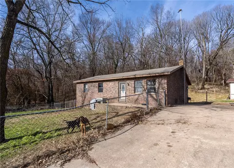 11620 NW Stage Coach Rd, Gravette, AR 72736