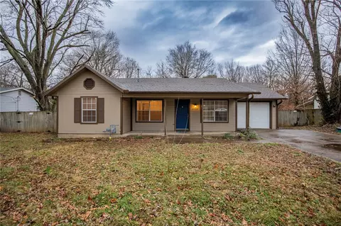 2008 W Holly St, Fayetteville, AR 72703