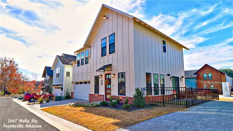 2647 N Wallis, Fayetteville, AR 72703