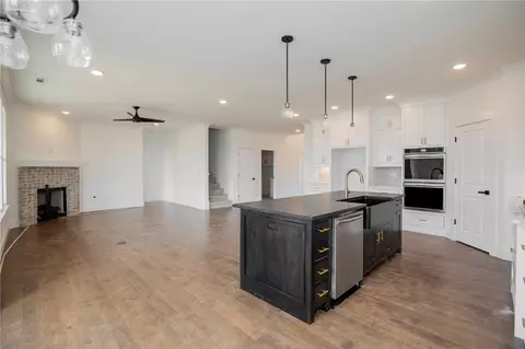 Kitchen - 1851 Bluestem Dr, Centerton, AR 72719 photo 4 of 7