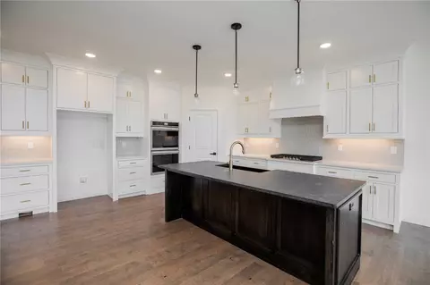 Kitchen - 1851 Bluestem Dr, Centerton, AR 72719 photo 5 of 7