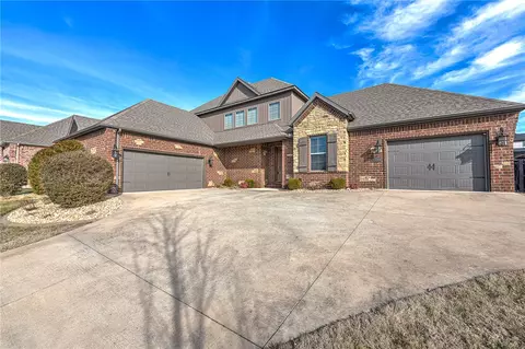1330 Tuscany Dr, Centerton, AR 72719