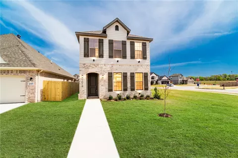 1313 Park St, Lowell, AR 72745