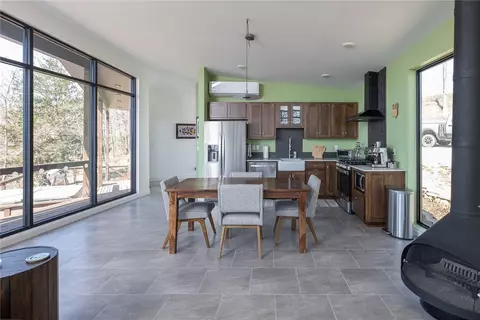 Dining - 1100 Nc2660, Compton, AR 72624 photo 3 of 3
