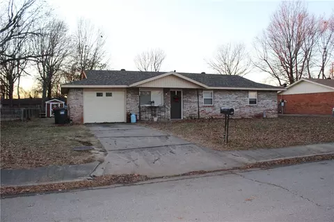 1104 Daline St, Springdale, AR 72762