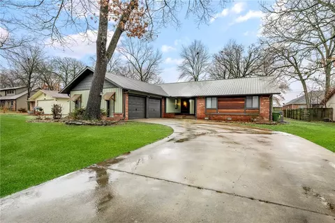 4302 W Mockingbird Ln, Rogers, AR 72756