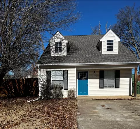 2409 W Ash St, Rogers, AR 72758