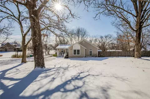 1524 Little Flock Dr, Rogers, AR 72756