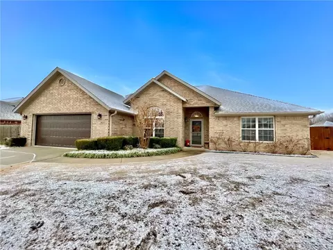 220 Cherokee St, Lowell, AR 72745
