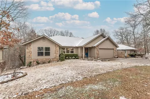 9 N Cerney Ln, Bella Vista, AR 72714