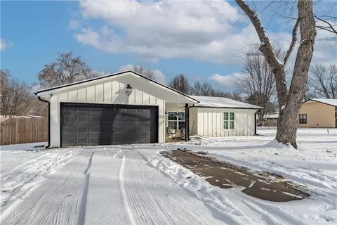 913 Century Dr, Rogers, AR 72756