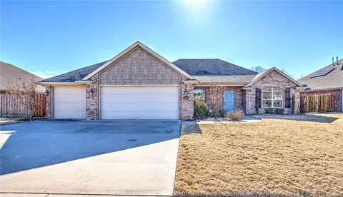 2885 W Vanike Dr, Fayetteville, AR 72704