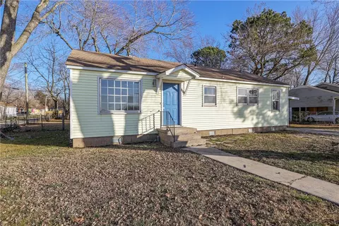 1015 12th St, Rogers, AR 72756