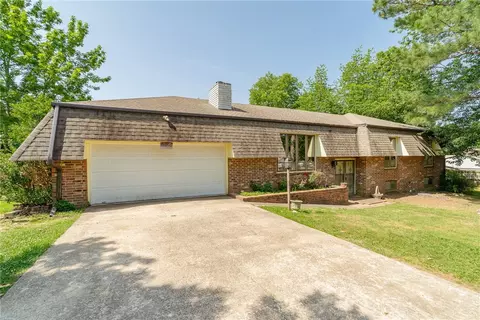 331 Eastwood Dr, Prairie Grove, AR 72753
