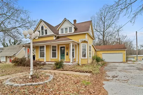 826 S Pine St, Harrison, AR 72601