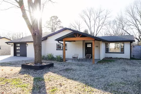 605 NW J St, Bentonville, AR 72712