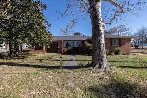 1238 N Shady Ln, Fayetteville, AR 72703