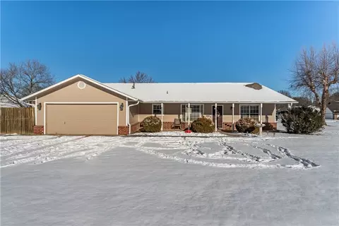 592 Oaklawn Dr, Springdale, AR 72764