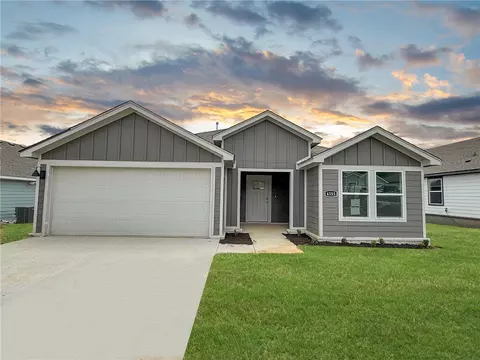 4355 W Glacier St, Fayetteville, AR 72704