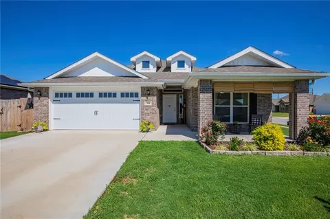 308 Post Oak Ave, Gentry, AR 72734