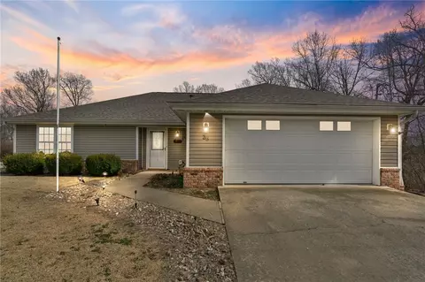 36 Dumfries Dr, Bella Vista, AR 72715