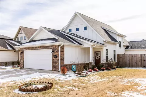 1720 W Broadway Pl, Rogers, AR 72758