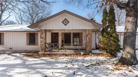 31 Churchill Dr, Bella Vista, AR 72715