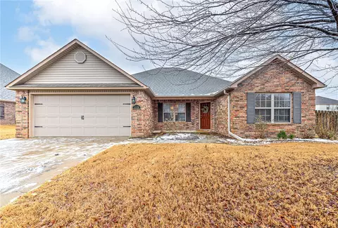 215 Windsor Ave, Lowell, AR 72745