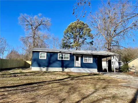 604 Lakeview Dr, Huntsville, AR 72740