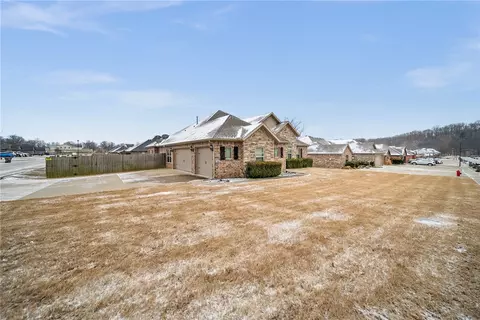 200 Pebble Beach Dr, Cave Springs, AR 72718