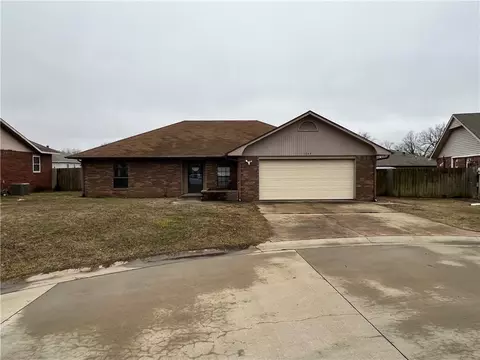 1744 Park Dr, Siloam Springs, AR 72761