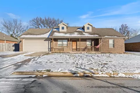 200 Oakley St, Pea Ridge, AR 72751