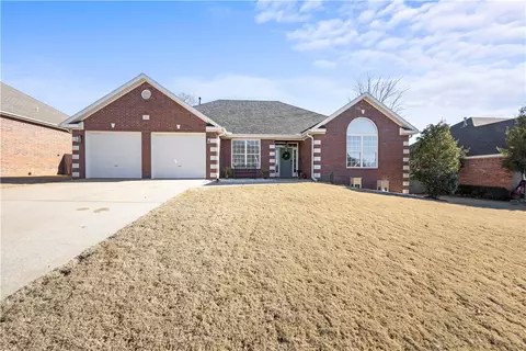 3705 SW Grey Hawk Dr, Bentonville, AR 72712