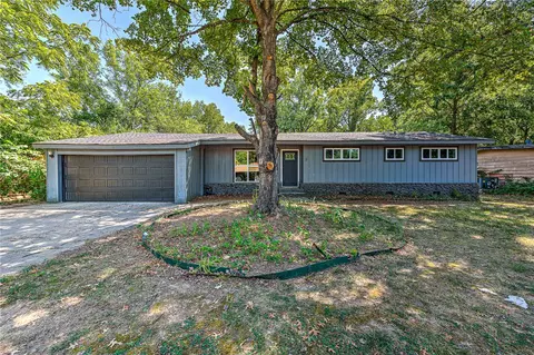 2401 Valley Dr, Fayetteville, AR 72703