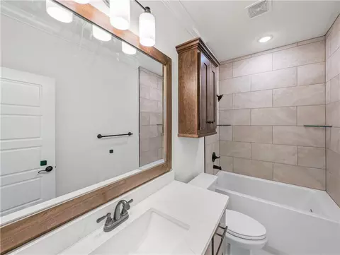 Bath - 340 Rainforest Loop, Centerton, AR 72719 photo 5 of 6