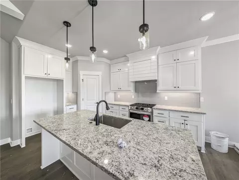 630 Abigail Ln, Bentonville, AR 72713