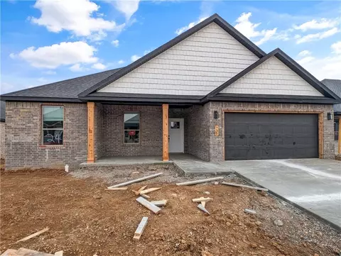 730 Dillon St, Centerton, AR 72719