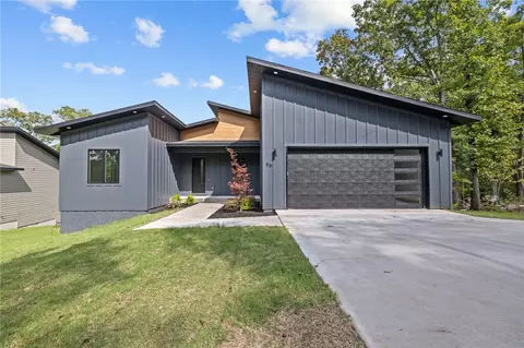 66 Glyndebourne Dr, Bella Vista, AR 72714