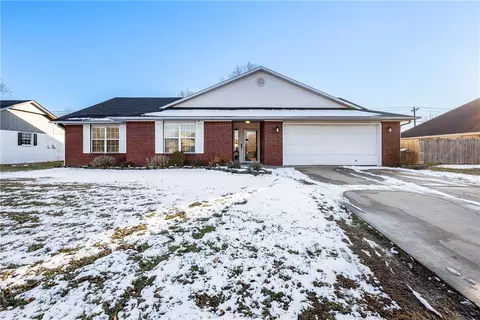 1010 E Green Acres Dr, Rogers, AR 72758