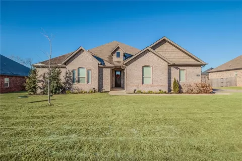 700 Oriole Dr, Springdale, AR 72762