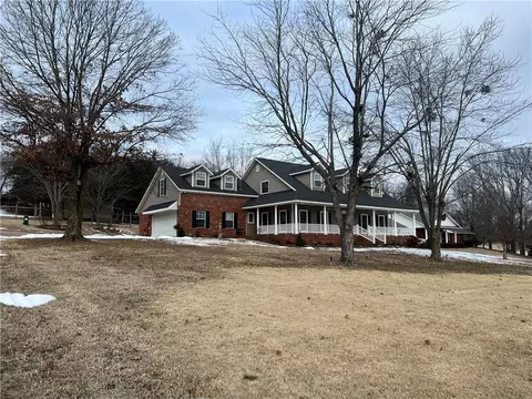 1663 N Starr Dr, Fayetteville, AR 72701