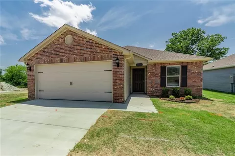 1504 S Pampas St, Siloam Springs, AR 72761