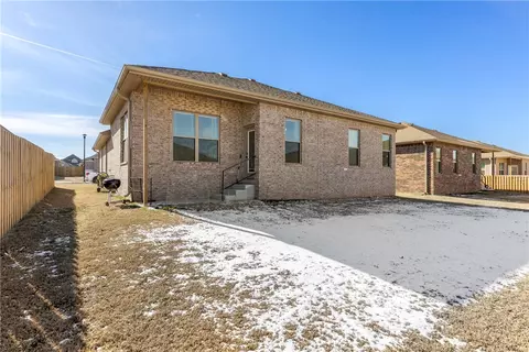 Exterior - 2050 Periwinkle Pl, Centerton, AR 72719 photo 4 of 5