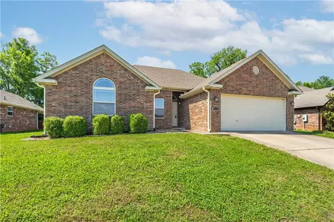 3525 W Lonoke Dr, Fayetteville, AR 72704