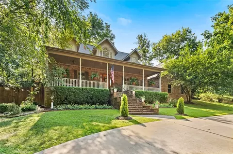 934 N Applebury Dr, Fayetteville, AR 72701