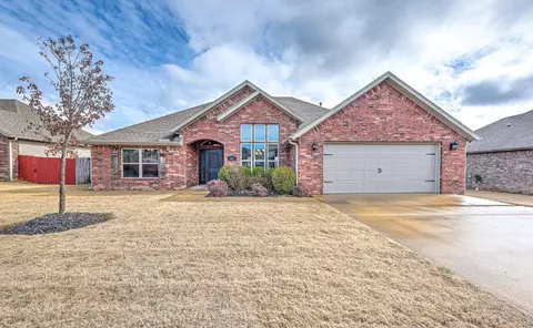 811 Dollar St, Cave Springs, AR 72718