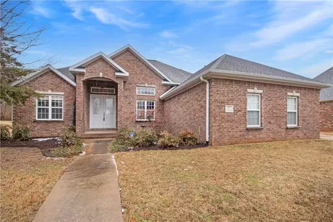 2555 College Dr, Fayetteville, AR 72701